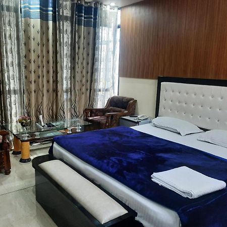 Hotel Platinum Plaza Rohtak Exteriér fotografie